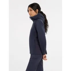 Arc'teryx Atom Hoody - Women's (Fall 2022) 16 Arc'teryx Atom Hoody - Women's (Fall 2022) -Women's Jackets Sales Store Atom Hoody Black Sapphire Women s Side View Left rsz 33109.1663274398.1280.1280 69124.1674262449